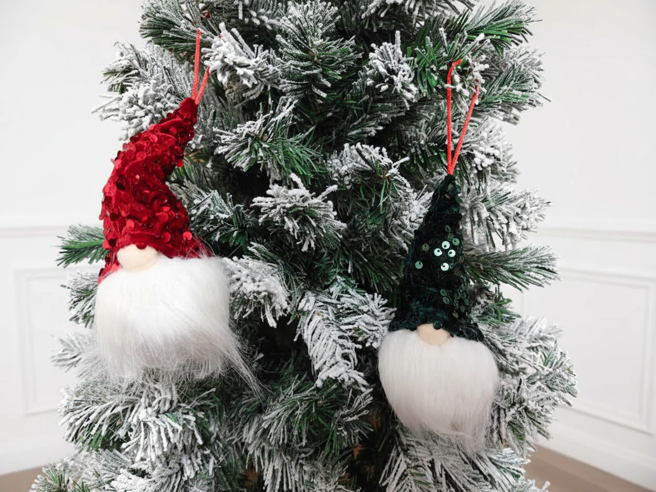 GNOMO, pack of 2 Sparkling Sequin Gnome Figure ornaments by SWEN - Image 3