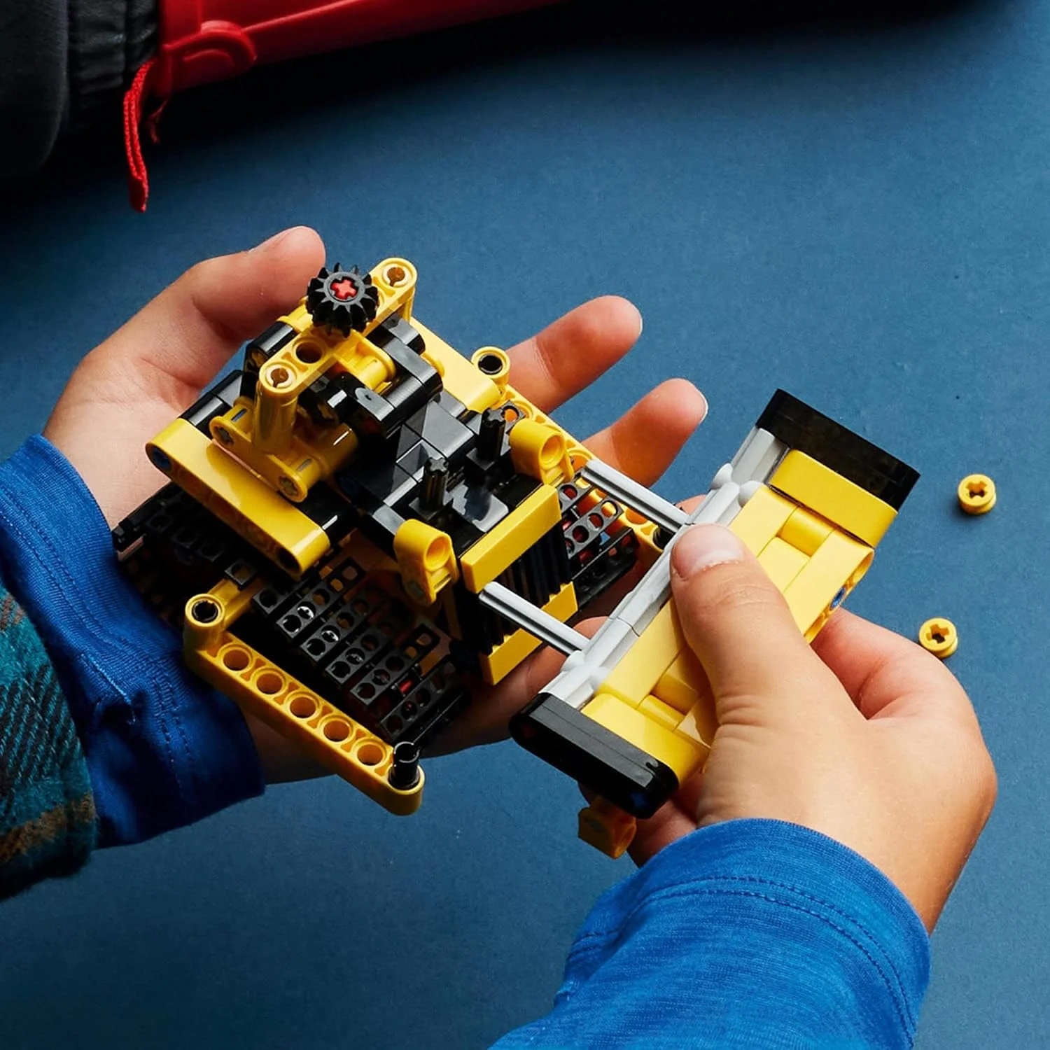 LEGO Technic Heavy-Duty Bulldozer Set 42163 (195 Pieces) | 7+ Years - Image 3