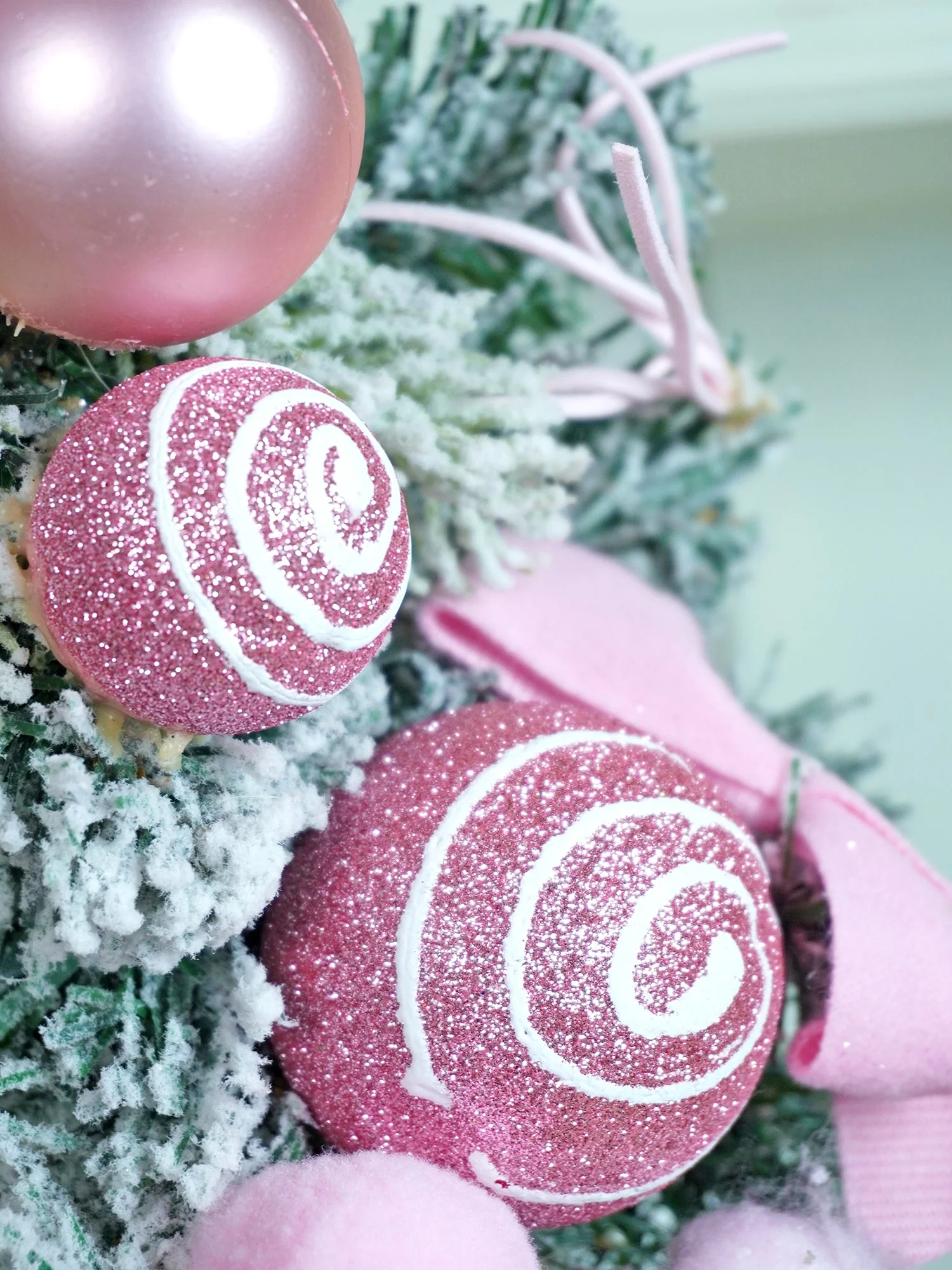Pastel pink & White Swirl artificial Bushy Christmas Wreath for wall, Door and Tree Christmas Décor,18 inches - Image 4