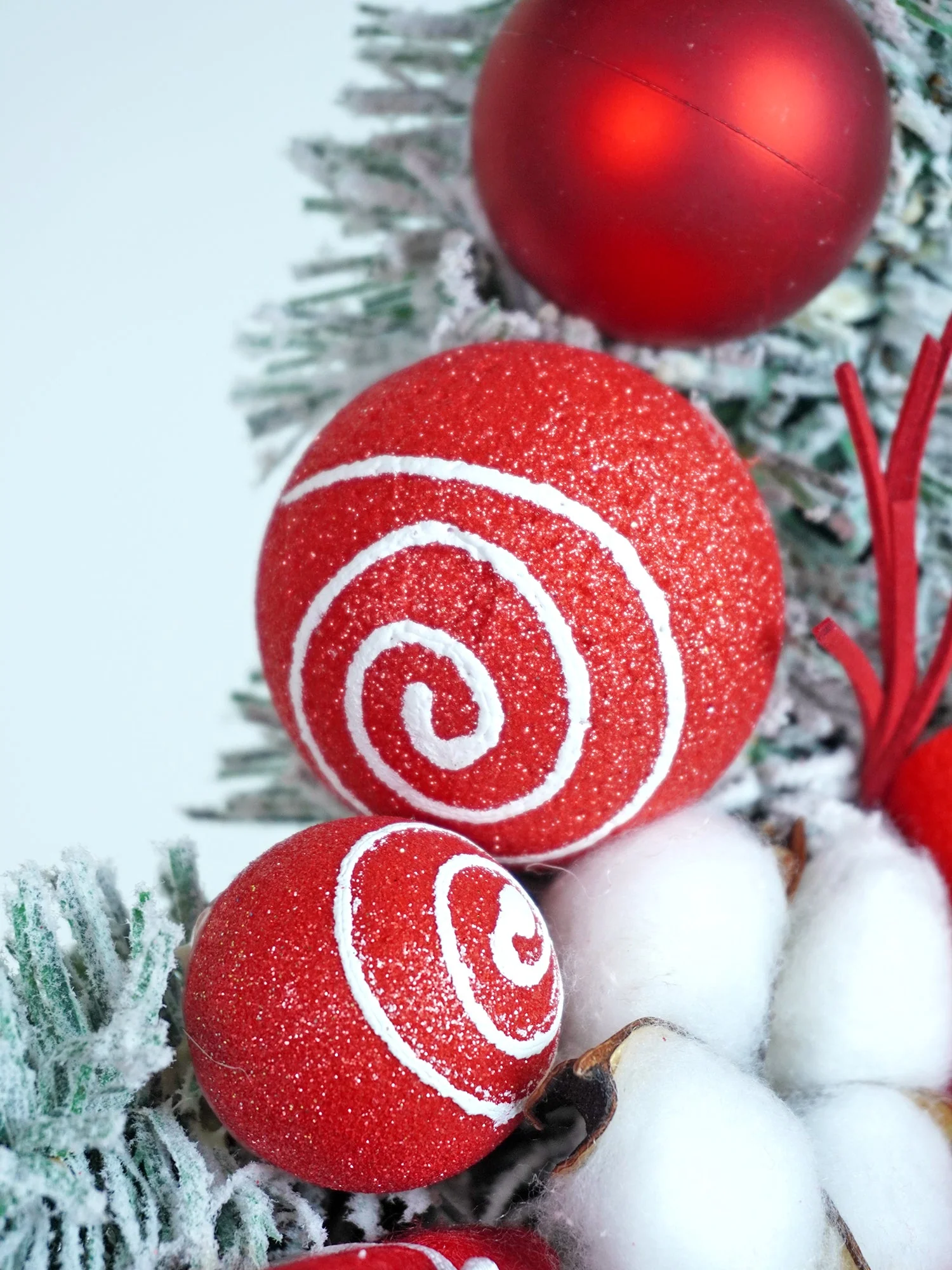 Red & White Swirl artificial Bushy Christmas Wreath for wall, Door and Tree Christmas Décor, 18 inches - Image 5
