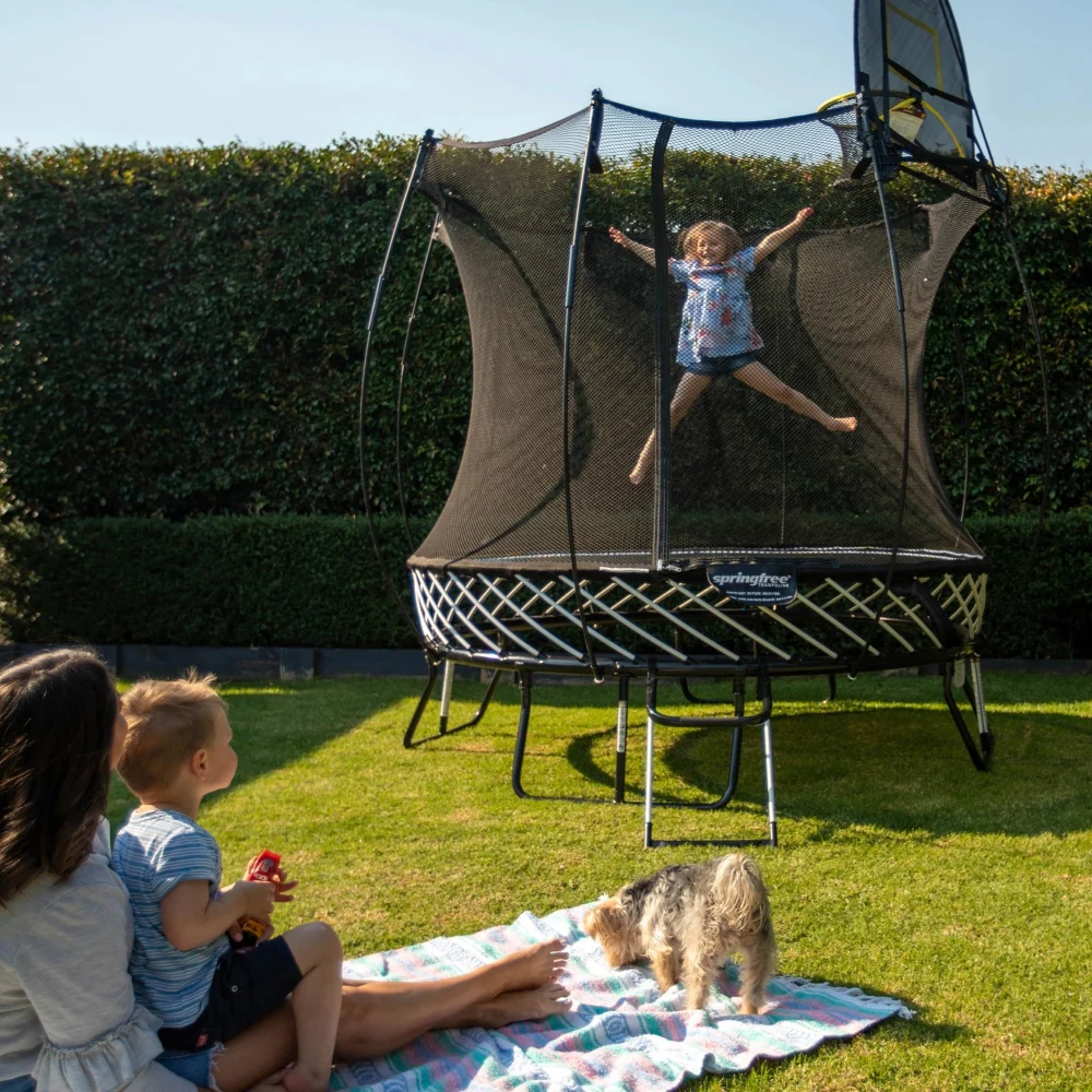 Springfree Compact Round Trampoline With Enclosure and with Flex R Hoop Basket Ball - Image 6