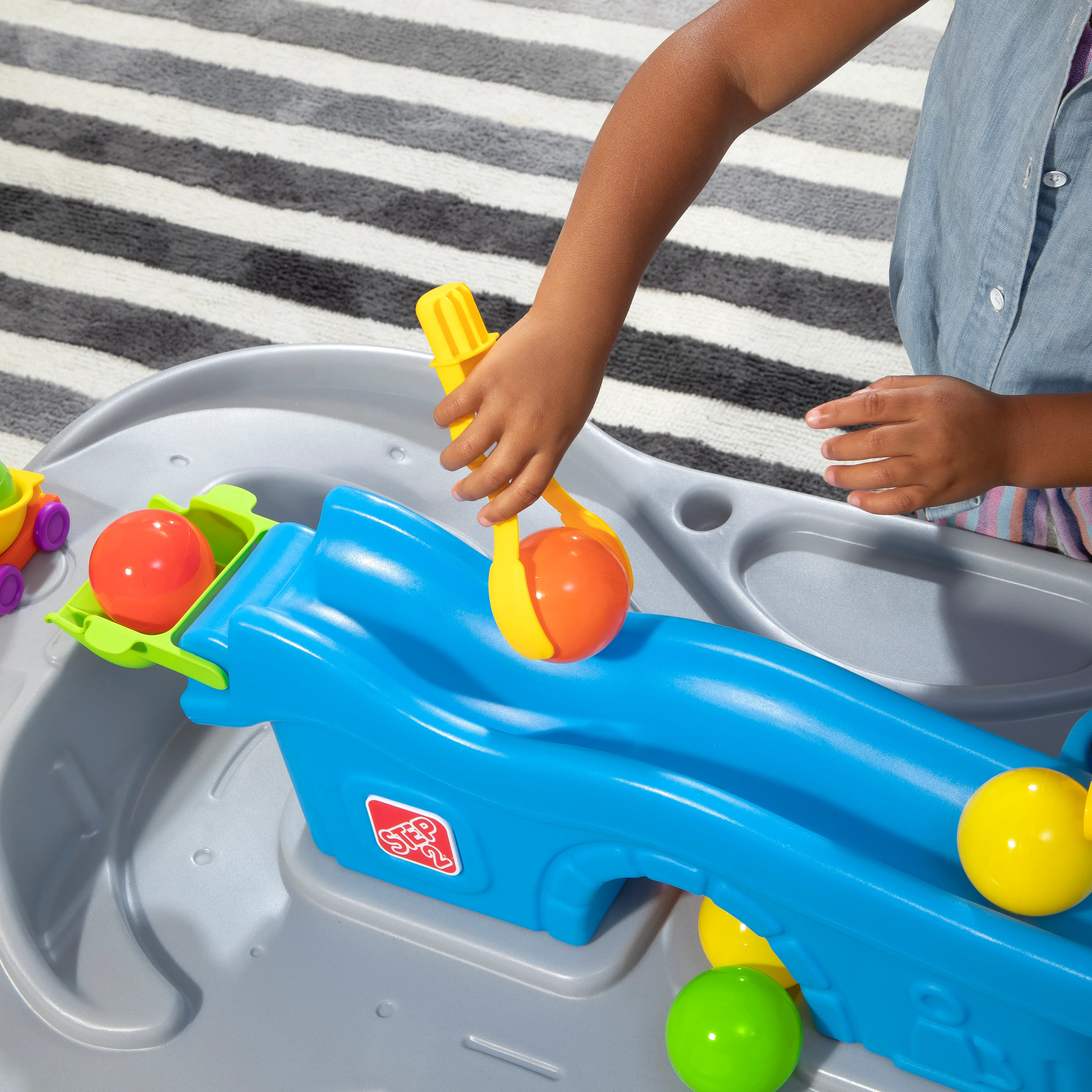Step2 Ball Buddies Truckin' & Rollin' Play Table - Image 6