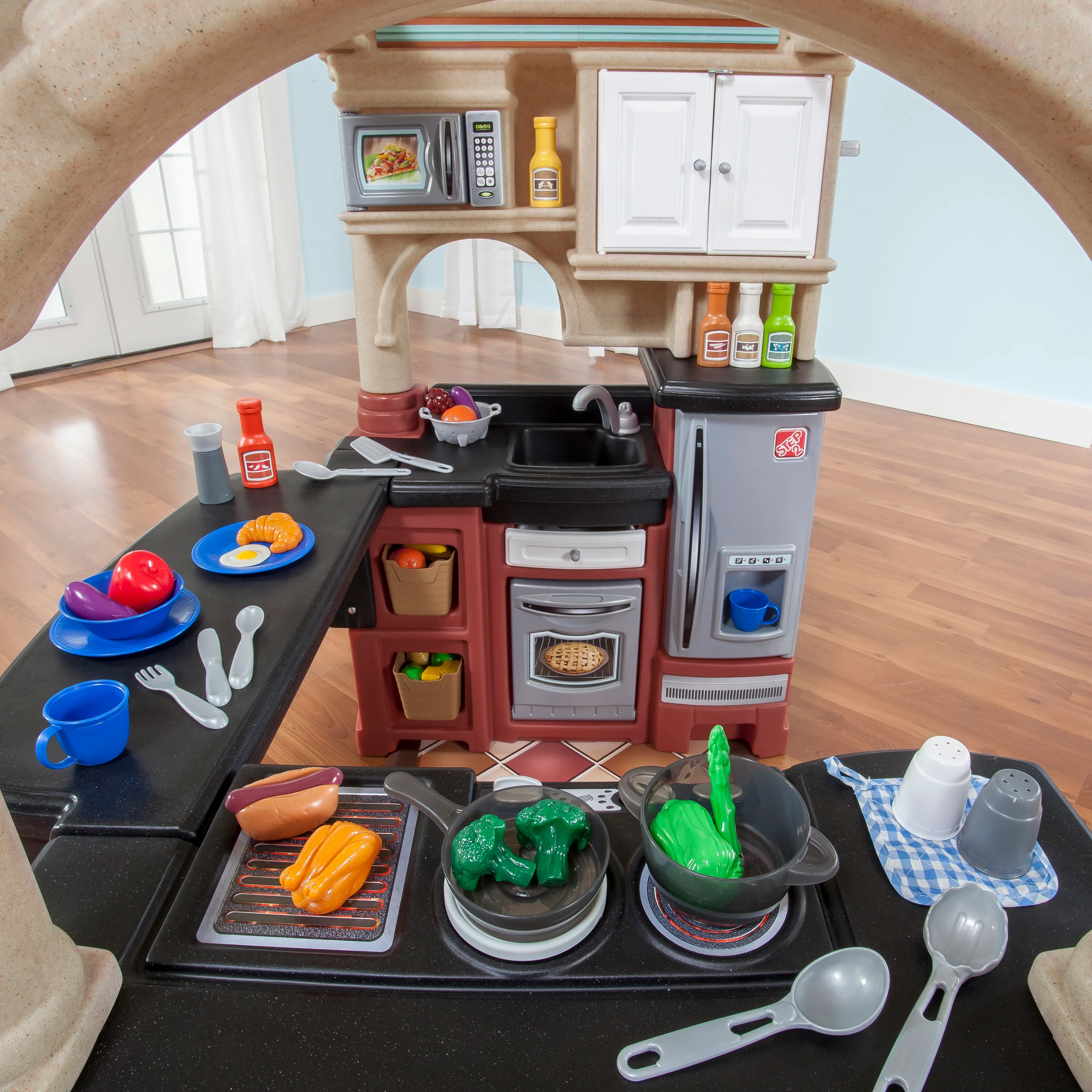 Step2 LS Grand Walk-In Kitchen - Image 6