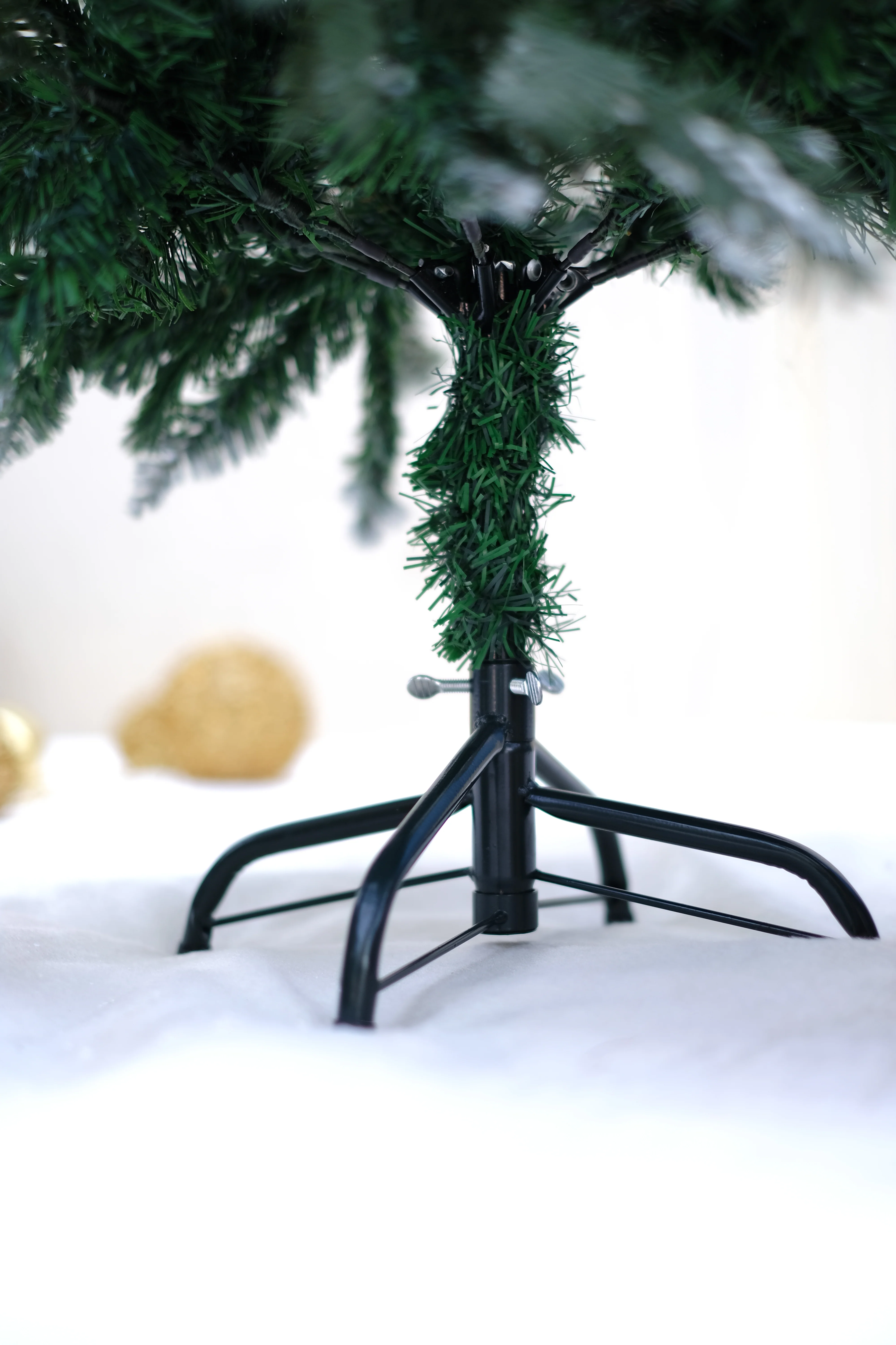 SWEN 4 feet BALSAM christmas tree with light frosting and large pine cones - Image 5