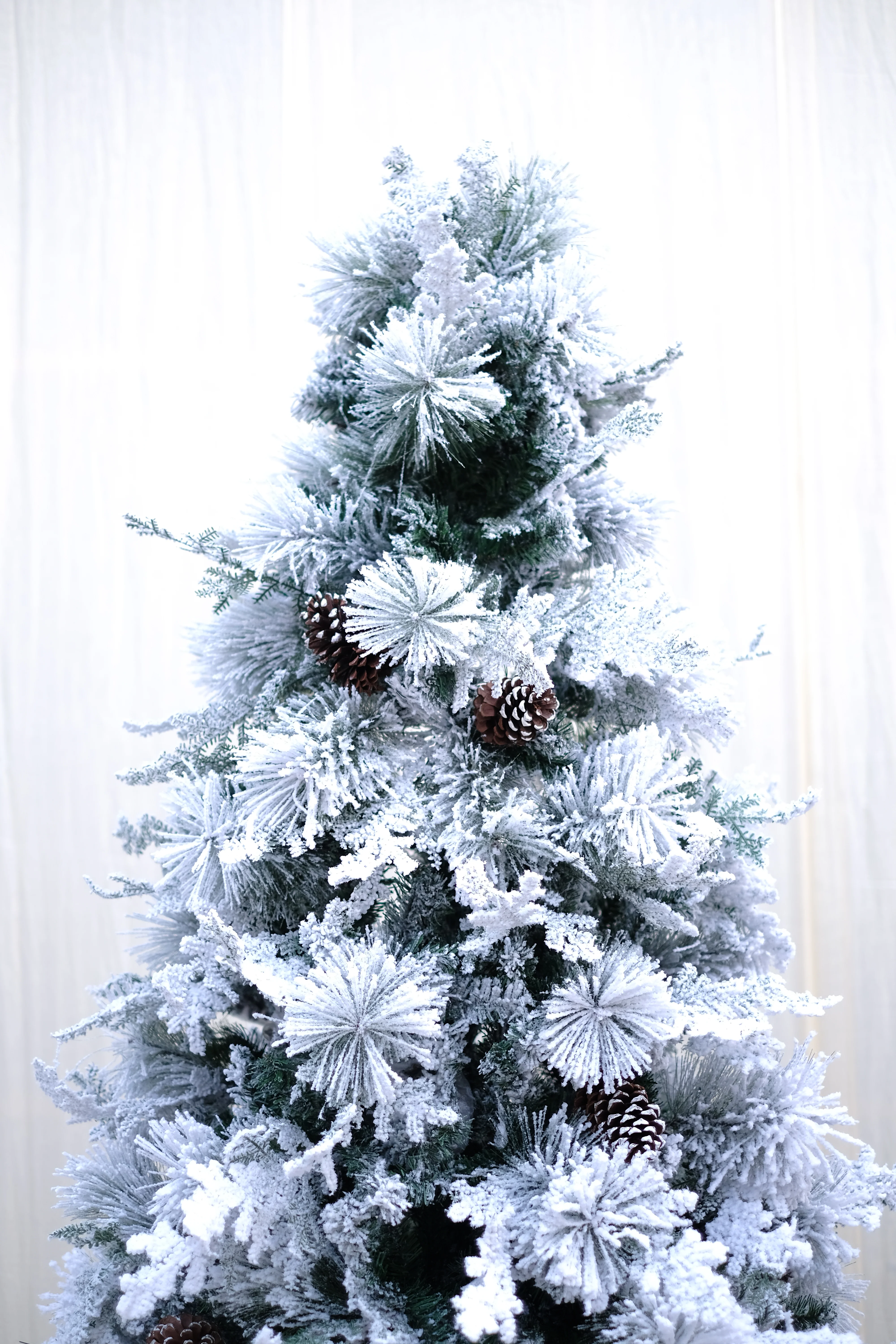 SWEN 8 feet TRUE STAR christmas tree with broad pine leaves, frosting and pine cones - Image 4